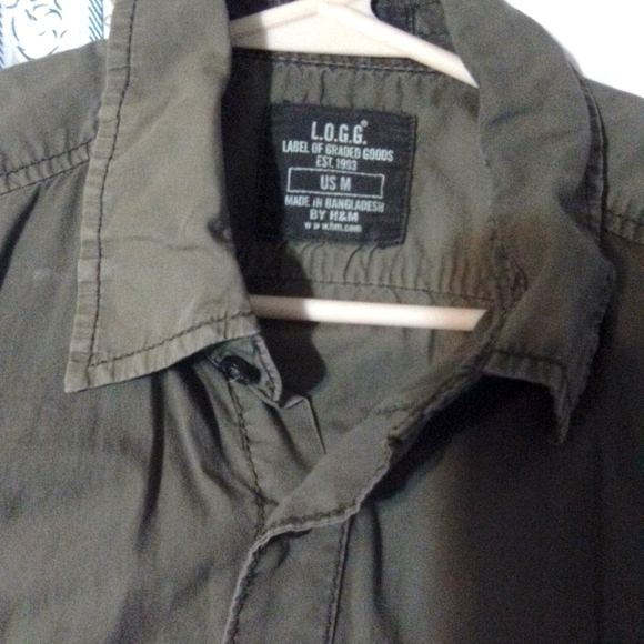 H&M medium short sleeve button down - Picture 2 of 4